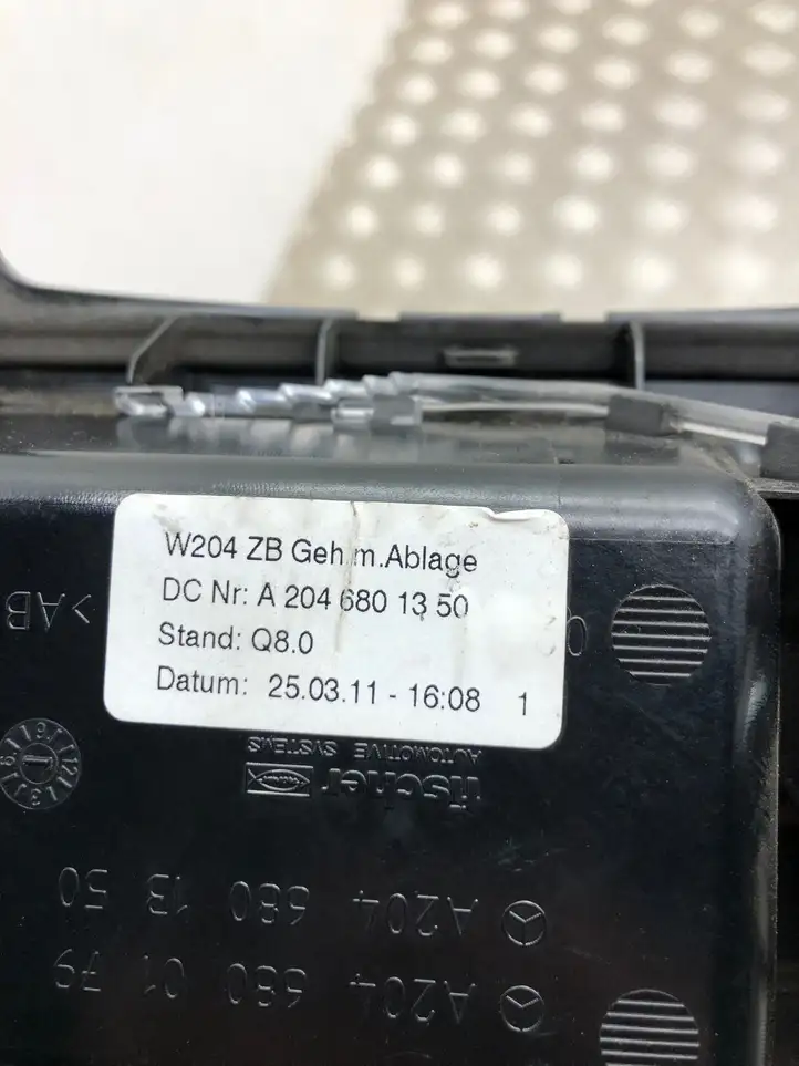 Mercedes-Benz C W204 (2007 - 2014) A2046801350 Пепельница — фото 2