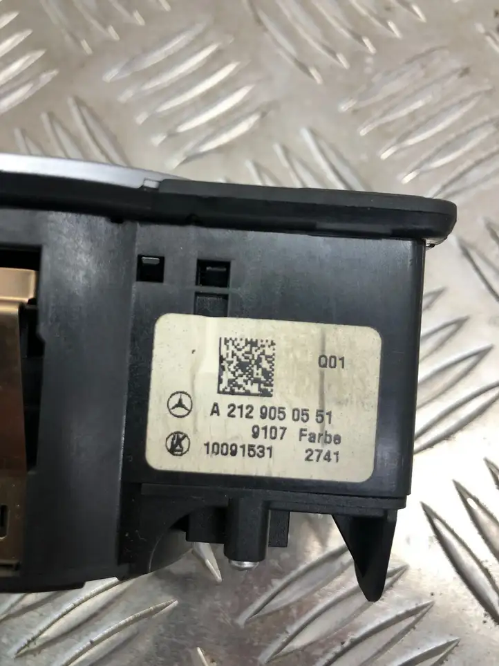 Mercedes-Benz C W204 (2007 - 2014) A2129050551 Включатель фонарей — фото 2
