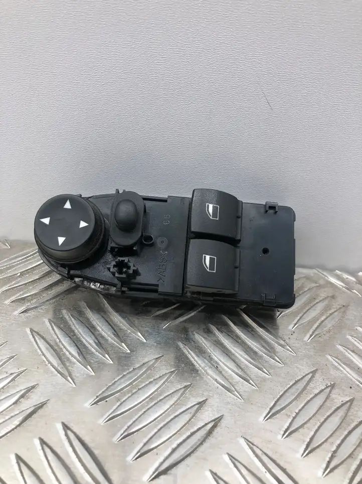 BMW 3 E92 E93 (2005 - 2014) 9217353 Кнопка стеклоподъемников — фото 1