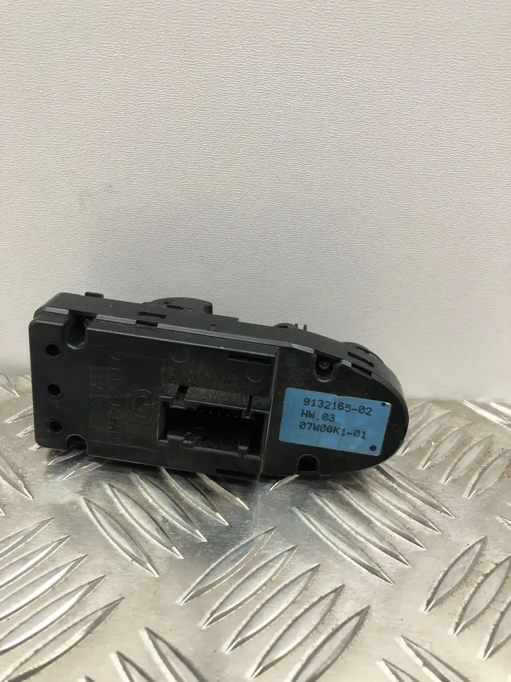 BMW 3 E92 E93 (2005 - 2014) 9132165 Кнопка стеклоподъемников — фото 3