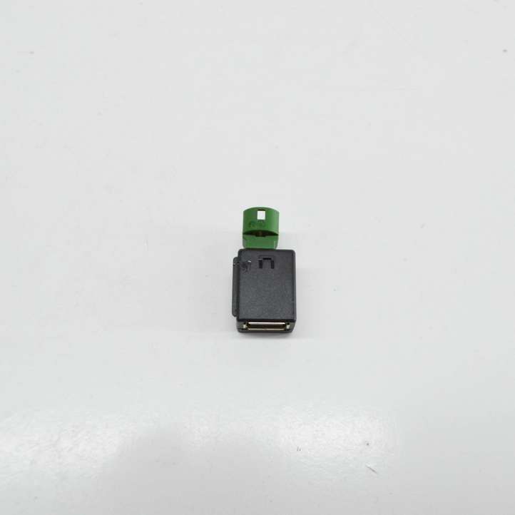 Audi Q5 (2017 - )  5Q0035726 Разъем USB