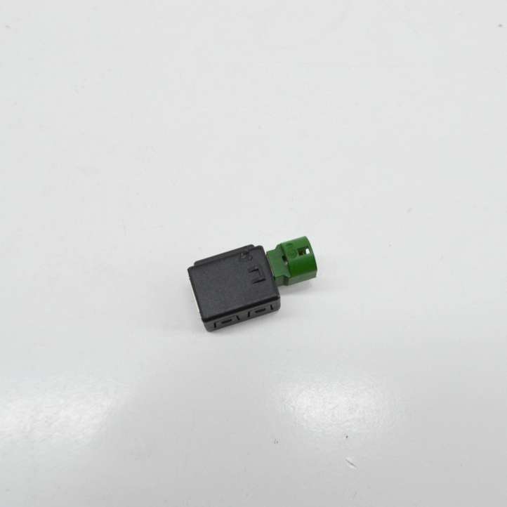 Audi Q5 (2017 - )  5Q0035726 Разъем USB
