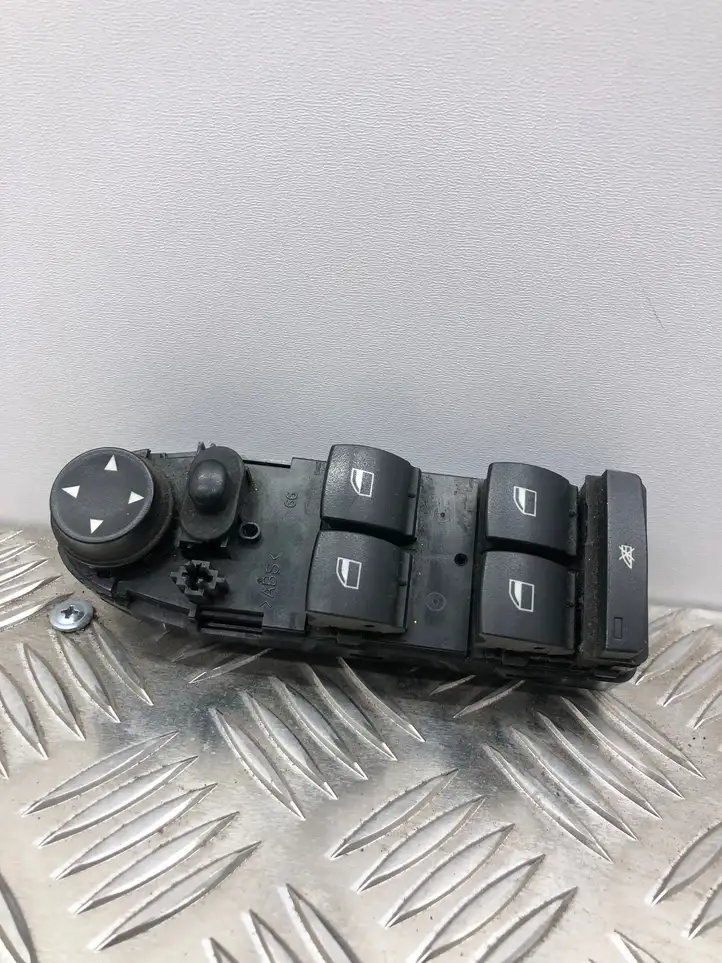 BMW 3 E90 E91 (2005 - 2012) 9132082 Кнопка стеклоподъемников — фото 1
