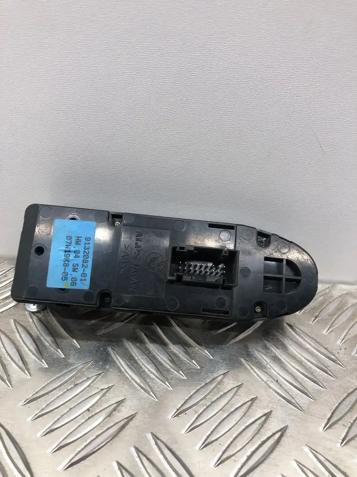 BMW 3 E90 E91 (2005 - 2012) 9132082 Кнопка стеклоподъемников — фото 3