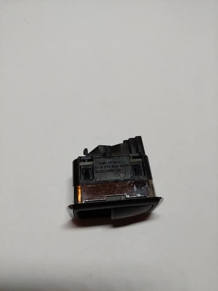 Mercedes-Benz E C207 W207 (2009 - 2017) A2128204410 Кнопка закрытия крышки багажника — фото 6
