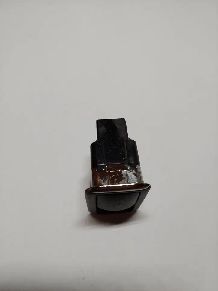 Mercedes-Benz E C207 W207 (2009 - 2017) A2128204410 Кнопка закрытия крышки багажника — фото 9