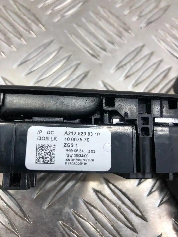 Mercedes-Benz E W212 (2009 - 2016) A2128208310 Кнопка стеклоподъемников — фото 2