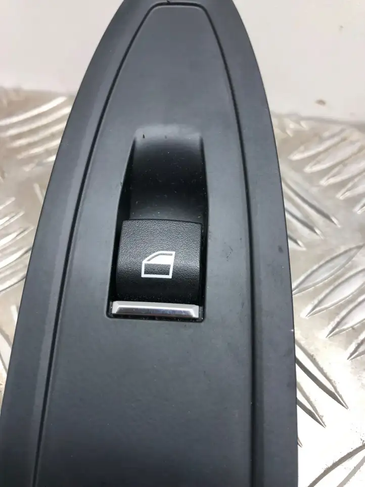 BMW 3 F30 F35 F31 (2012 - 2018) 9208107 Другие включатели / ручки/ переключатели — фото 1