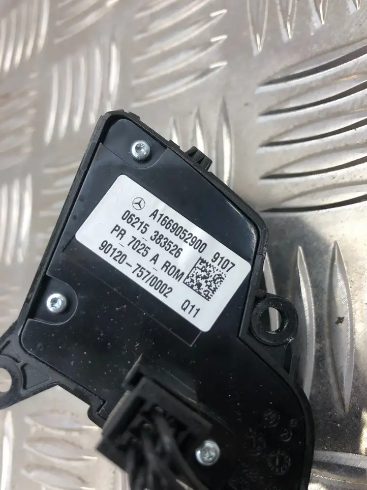 Mercedes-Benz ML W166 (2012 - 2017) A1669052900 Кнопки на рулевом колесе — фото 2