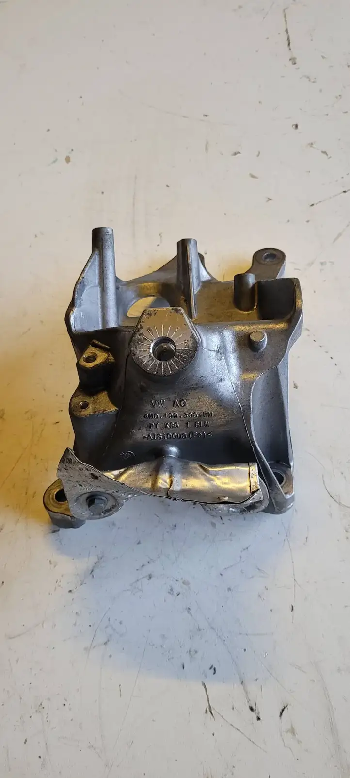 Audi A4 S4 B9 (2015 - 2019) 4M0199308BM Кронштейн двигателя — фото 1