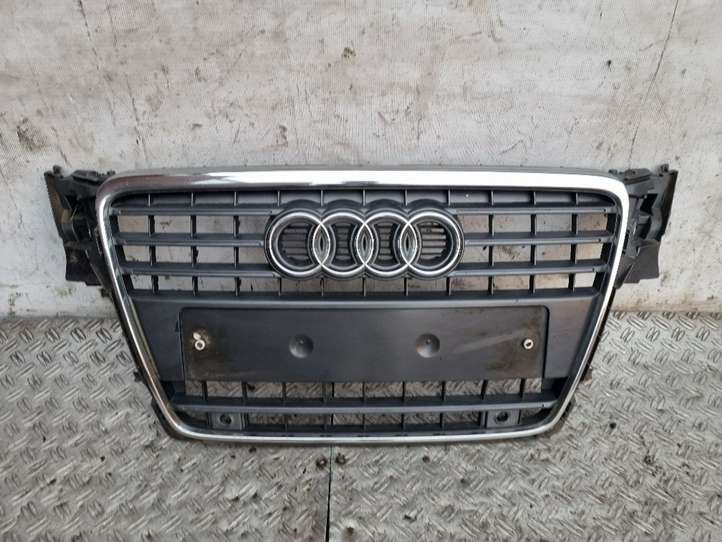 Audi A4 (2007 - 2011)  8K0853651 Верхняя решётка