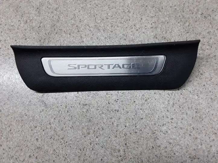 Kia Sportage (2016 - 2018) 85878F1500 Внутренняя отделка заднего порога — фото 1