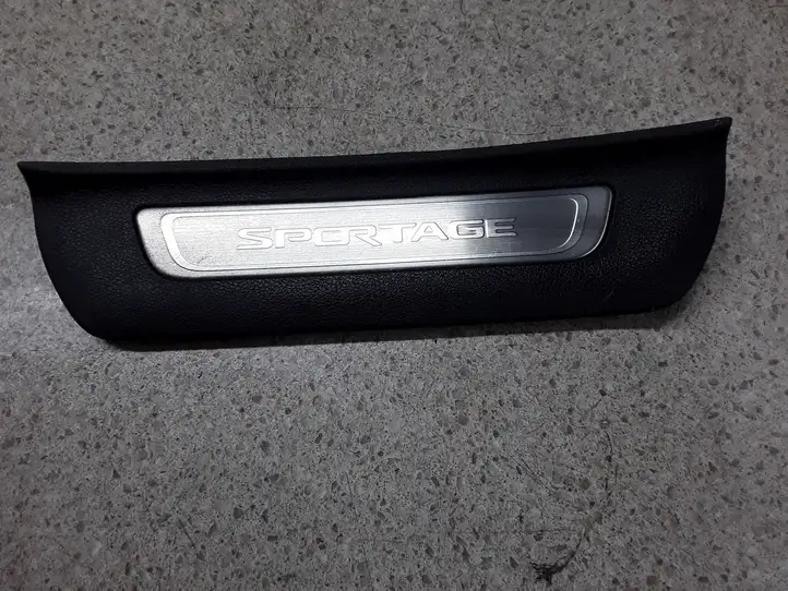 Kia Sportage (2016 - 2018) 85878F1500 Внутренняя отделка заднего порога — фото 3