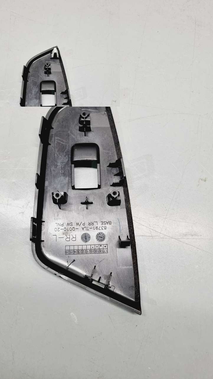 Honda CR-V (2017 - 2022)  83791TLAQ01020  Отделка дверей (молдинги) задней двери