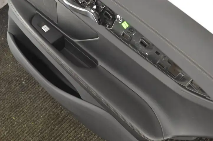 BMW 7 G11 G12 (2015 - 2022) Обшивка задней двери — фото 6