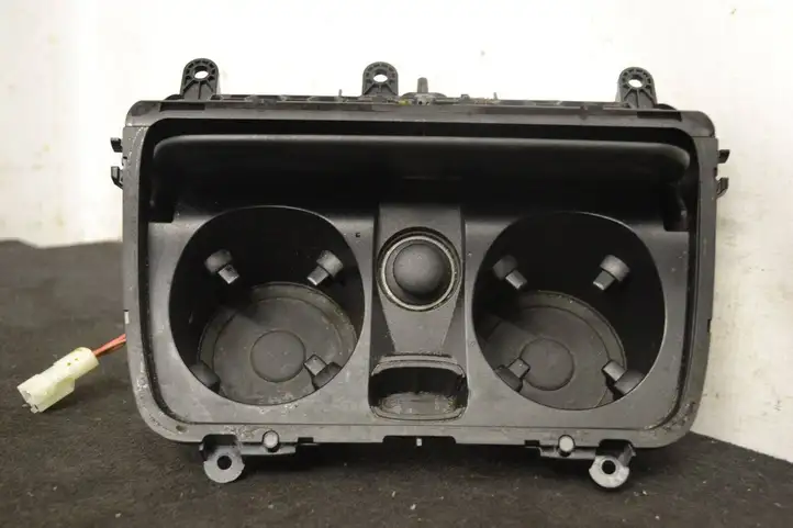 BMW 5 F10 F11 (2009 - 2016) 9277262 Передняя пепельница — фото 1