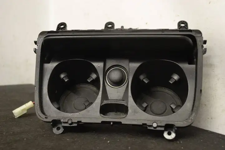 BMW 5 F10 F11 (2009 - 2016) 9277262 Передняя пепельница — фото 6