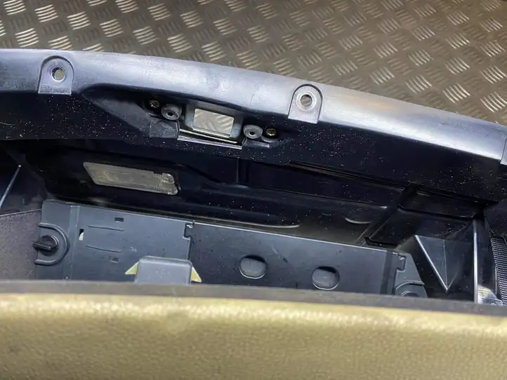 BMW 5 E60 E61 (2004 - 2010) 51167034080 Вещевой ящик — фото 16
