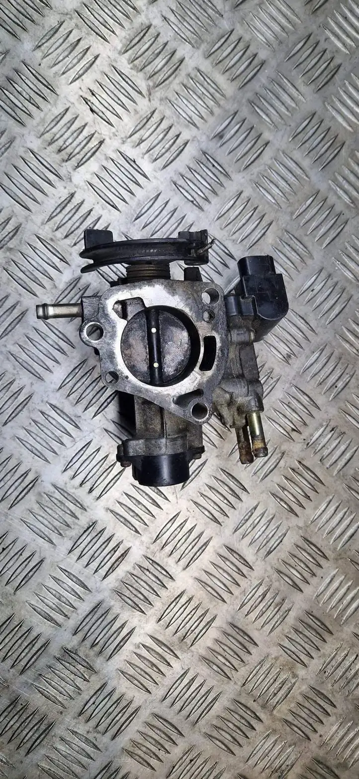 Toyota Avensis T250 (2006 - 2009) 8945220130 Дроссельная заслонка — фото 1