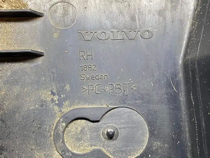 Volvo V70 (2000 - 2004) 1882 Прочая отделка багажника — фото 2
