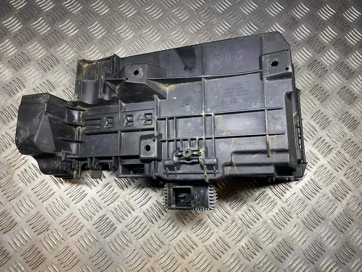 Opel Vectra C (2002 - 2005) 24413805 Ящик аккумулятора — фото 2
