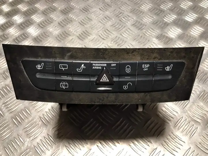 Mercedes-Benz E W211 (2002 - 2009) A2116800552 Блок кнопок на панели — фото 1