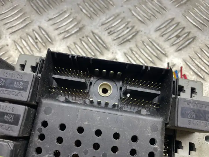 Volvo S80 (1998 - 2004) 8676286 Блок предохранителей (комплект) — фото 10