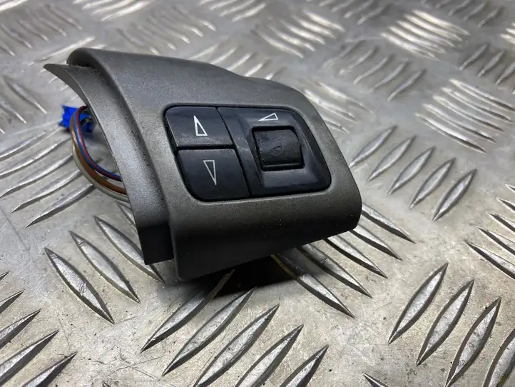 Opel Vectra C (2002 - 2005) 88119804 Кнопки на рулевом колесе — фото 3