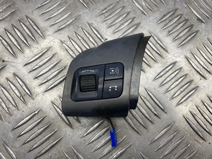 Opel Vectra C (2002 - 2005) 88119804 Кнопки на рулевом колесе — фото 1