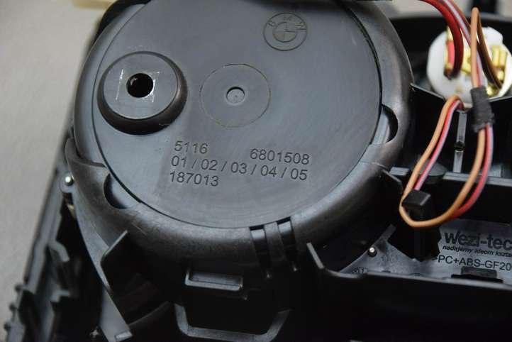 BMW 5 G30 G31 (2016 - )  6801508 Передний держатель чашки