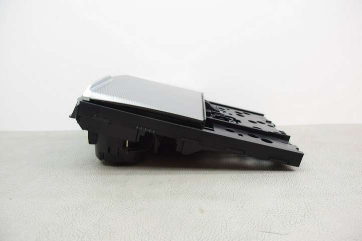 BMW 5 G30 G31 (2016 - )  6801508 Передний держатель чашки