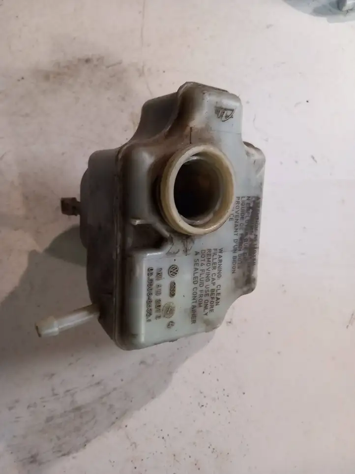 Audi A3/S3 8P (2004 - 2008) 1K1611301C Бачок тормозной жидкости — фото 1