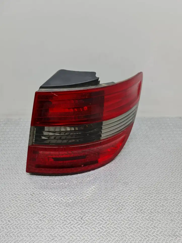 Mercedes-Benz B-class W245 (2005 - 2008) 27520216 Задний фонарь в кузове — фото 1