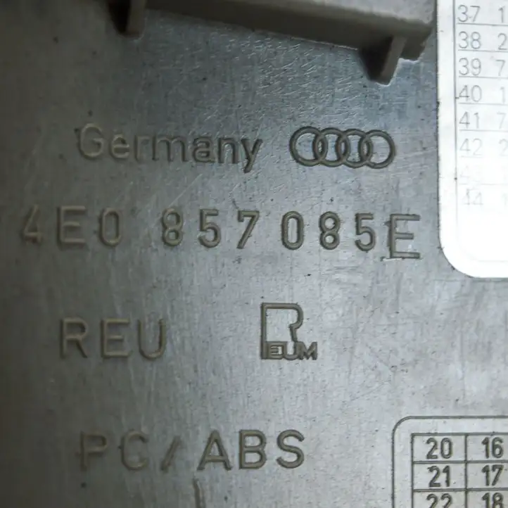 Audi A8 S8 D3 4E (2005 - 2007) 4E0857085E Прочие детали салона — фото 4