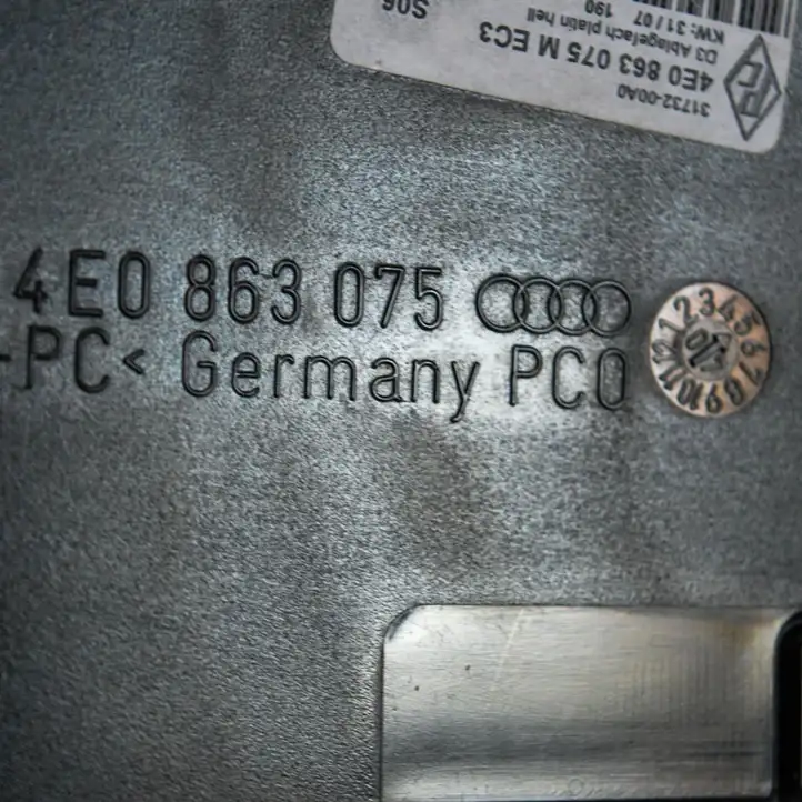 Audi A8 S8 D3 4E (2005 - 2007) 4E0863075 Прочие детали салона — фото 4