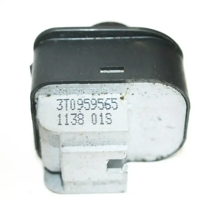 Skoda Superb B6 (3T) (2008 - 2015) 3T0959565 Кнопка фаркопа в багажнике — фото 3
