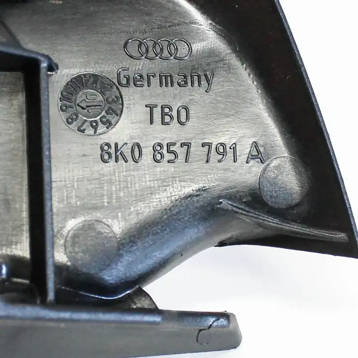 Audi A4 S4 B8 8K (2007 - 2011) 8K0857791A Прочие детали салона — фото 4