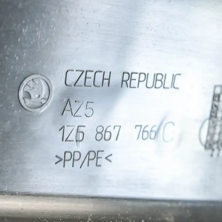 Skoda Octavia Mk2 (1Z) (2004 - 2013) 1Z5867766C Прочие детали салона — фото 3