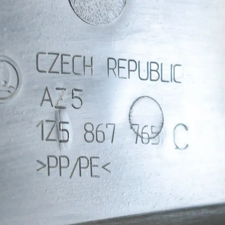 Skoda Octavia Mk2 (1Z) (2004 - 2013) 1Z5867765C Прочие детали салона — фото 3