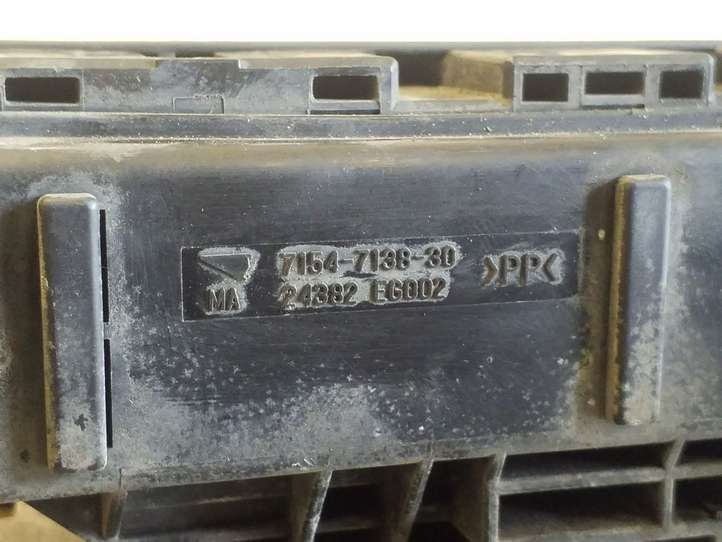 Nissan Qashqai (2010 - 2013)  24382EG002 Блок монтирования реле
