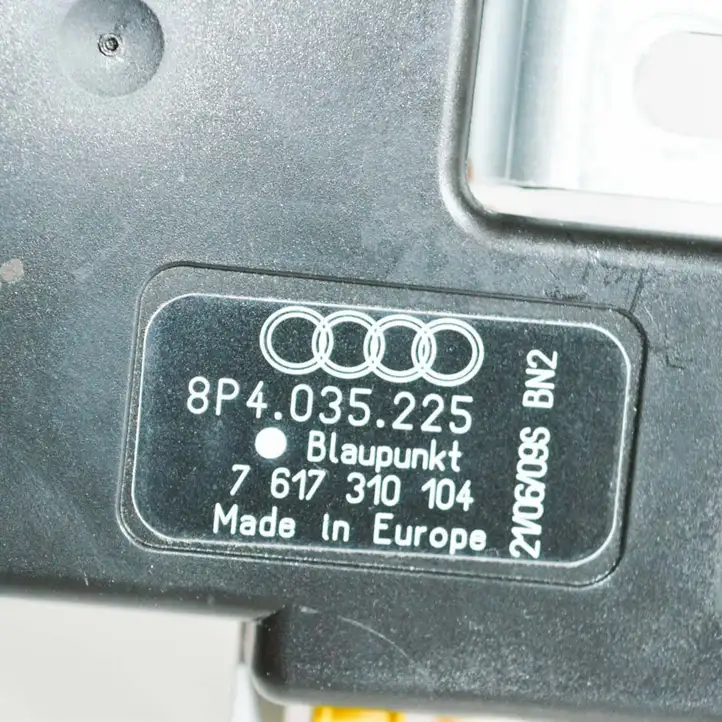 Audi A3/S3 8P (2004 - 2008) 8P4035225 Усилитель антенны — фото 7
