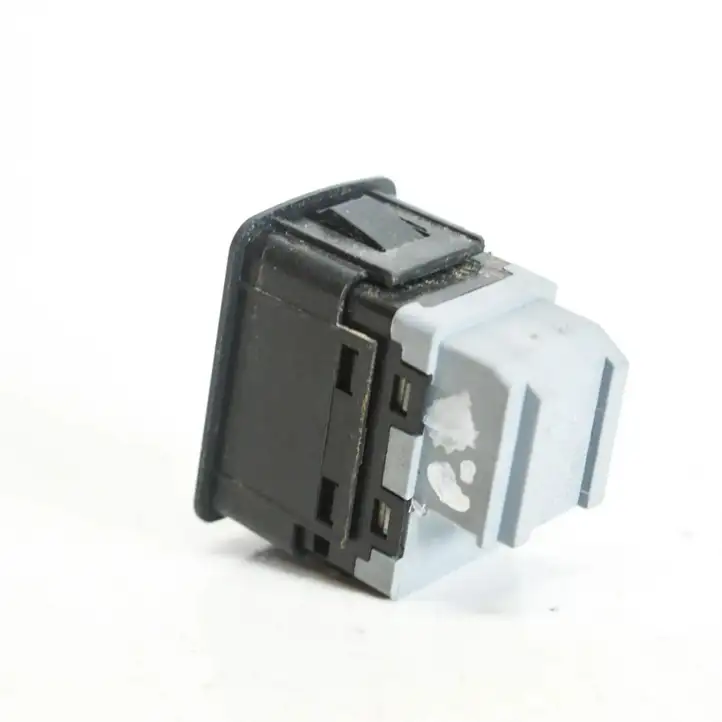 Audi A3/S3 8P (2004 - 2008) 4F0962109 Кнопка фаркопа в багажнике — фото 2