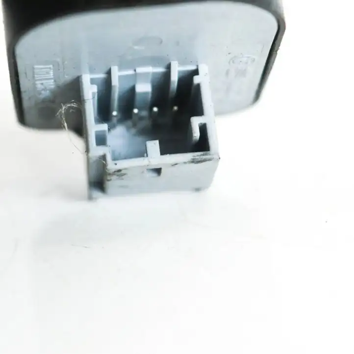 Audi A3/S3 8P (2004 - 2008) 8E0959565 Кнопка фаркопа в багажнике — фото 2