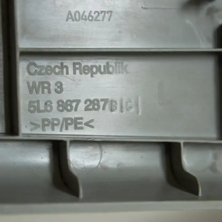 Skoda Yeti (5L) (2013 - 2018) 5L6867287B Обшивка стойки D нижняя — фото 4