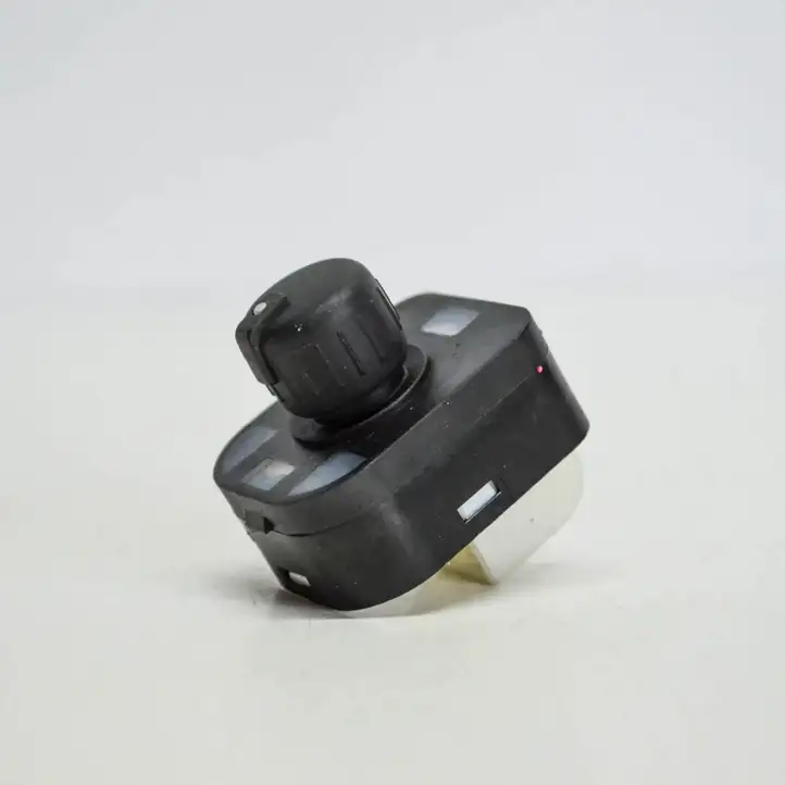 Seat Exeo (3R) (2008 - 2013) 8E0959565A Кнопка фаркопа в багажнике — фото 1
