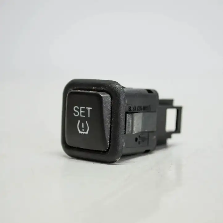 Seat Exeo (3R) (2008 - 2013) 3R0927121B Кнопка фаркопа в багажнике — фото 1