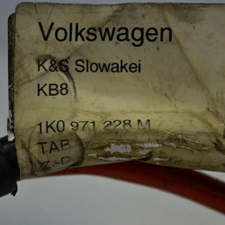 Audi A3/S3 8P (2004 - 2008) 1K0971228M Плюсовой провод аккумулятора — фото 1