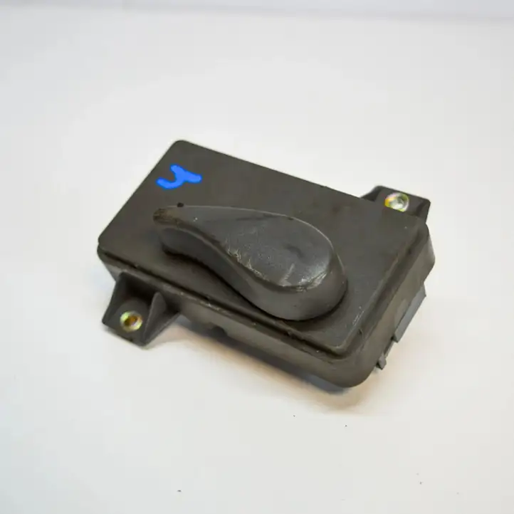 Audi A3/S3 8L (2000 - 2003) 8L0959766 Кнопка фаркопа в багажнике — фото 1