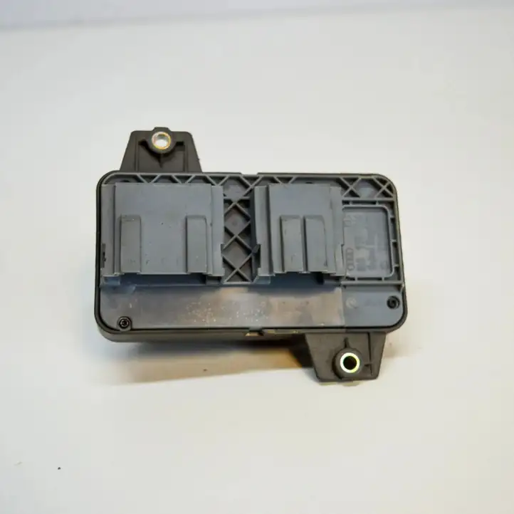 Audi A3/S3 8L (2000 - 2003) 8L0959766 Кнопка фаркопа в багажнике — фото 2