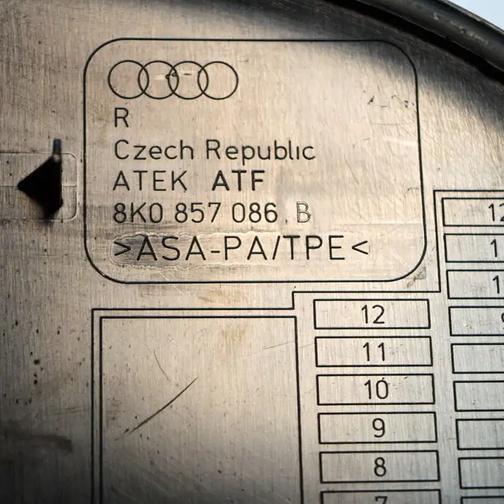 Audi A4 S4 B8 8K (2011 - 2015) 8K0857086B Прочие детали салона — фото 4